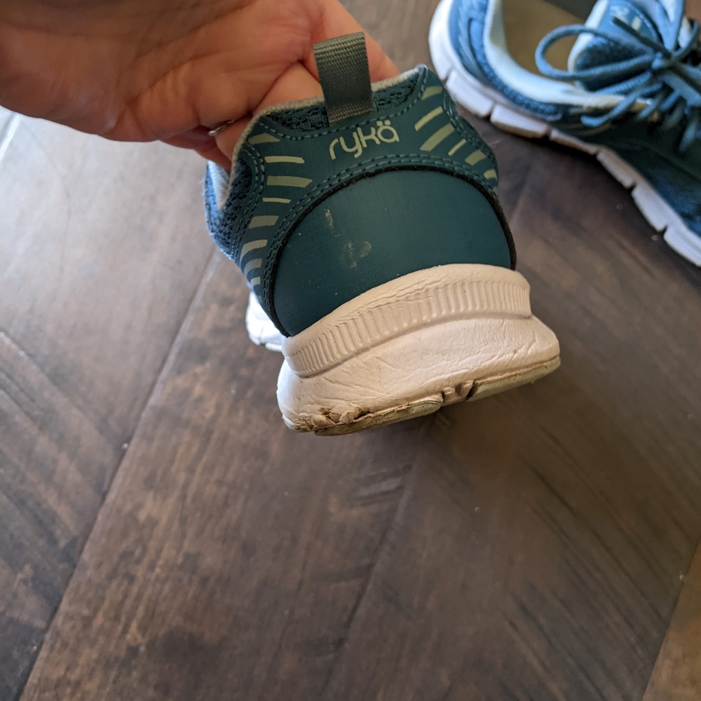 Ryka sneakers 8.5 - Picture 2 of 5